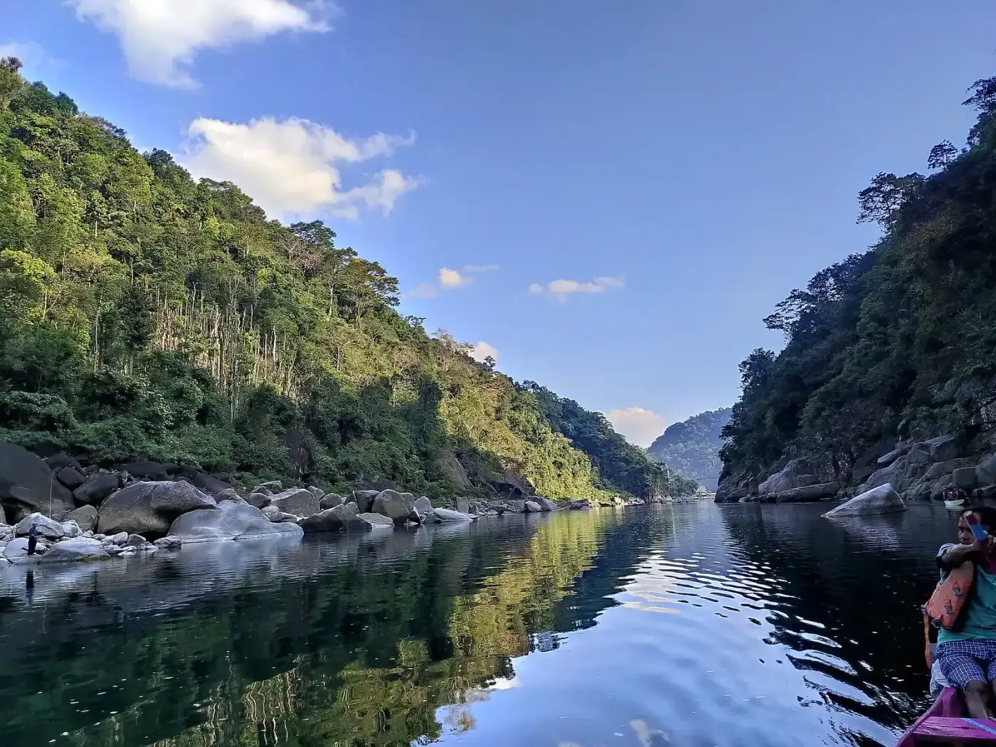 Umngot river gorge near Shnongpdeng, Meghalaya