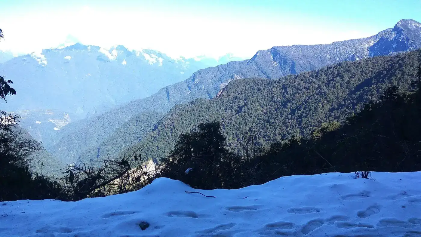 Snowfall on the slopes of Mayudia Pass, Arunachal Pradesh