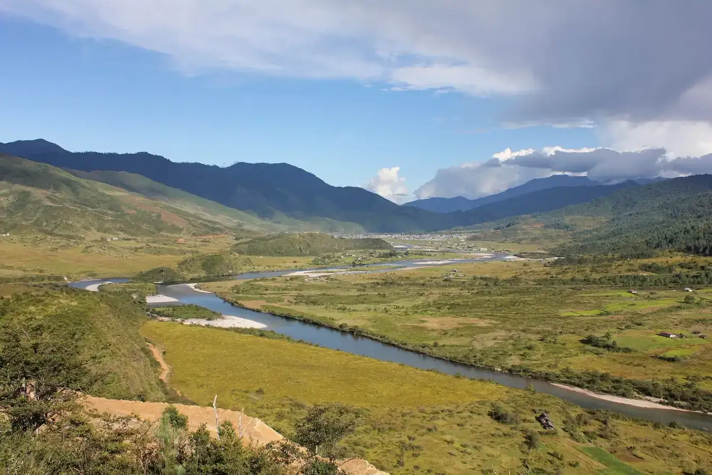 Wide Mechuka valley and the winding Siyom river