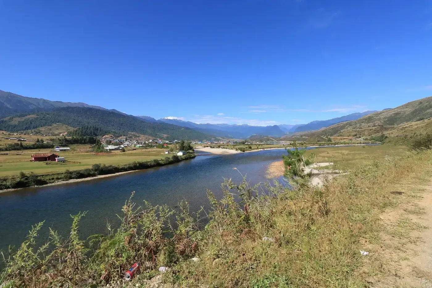 Siyom river and mountains in Mechuka, Shi Yomi district
