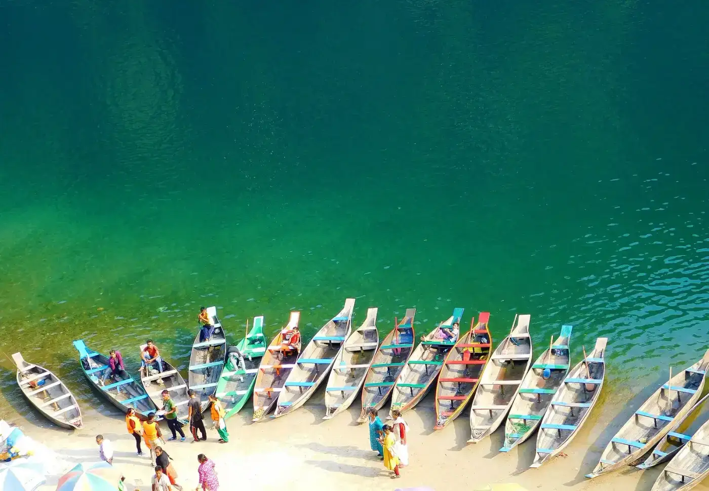 Boats lined up on the clear Umngot river at Shnongpdeng